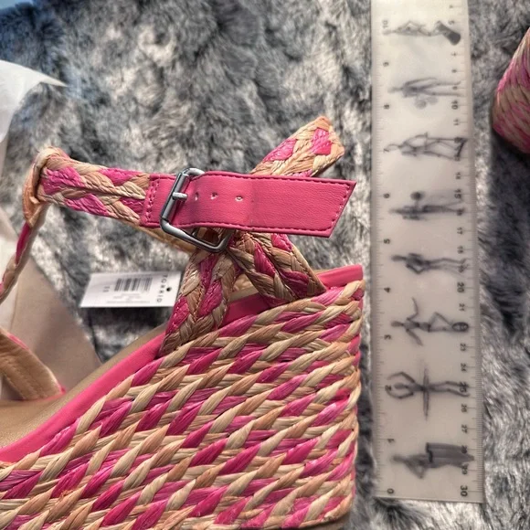 Torrid Size 11.5 Pink Wide Width T-Strap Platform Raffia Wedge Sandals NWT - Picture 9 of 10